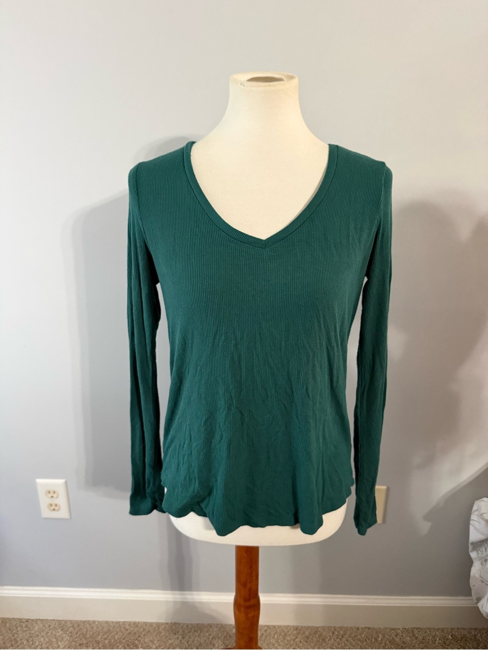 Women’s V-Neck Long Sleeve Top - Green